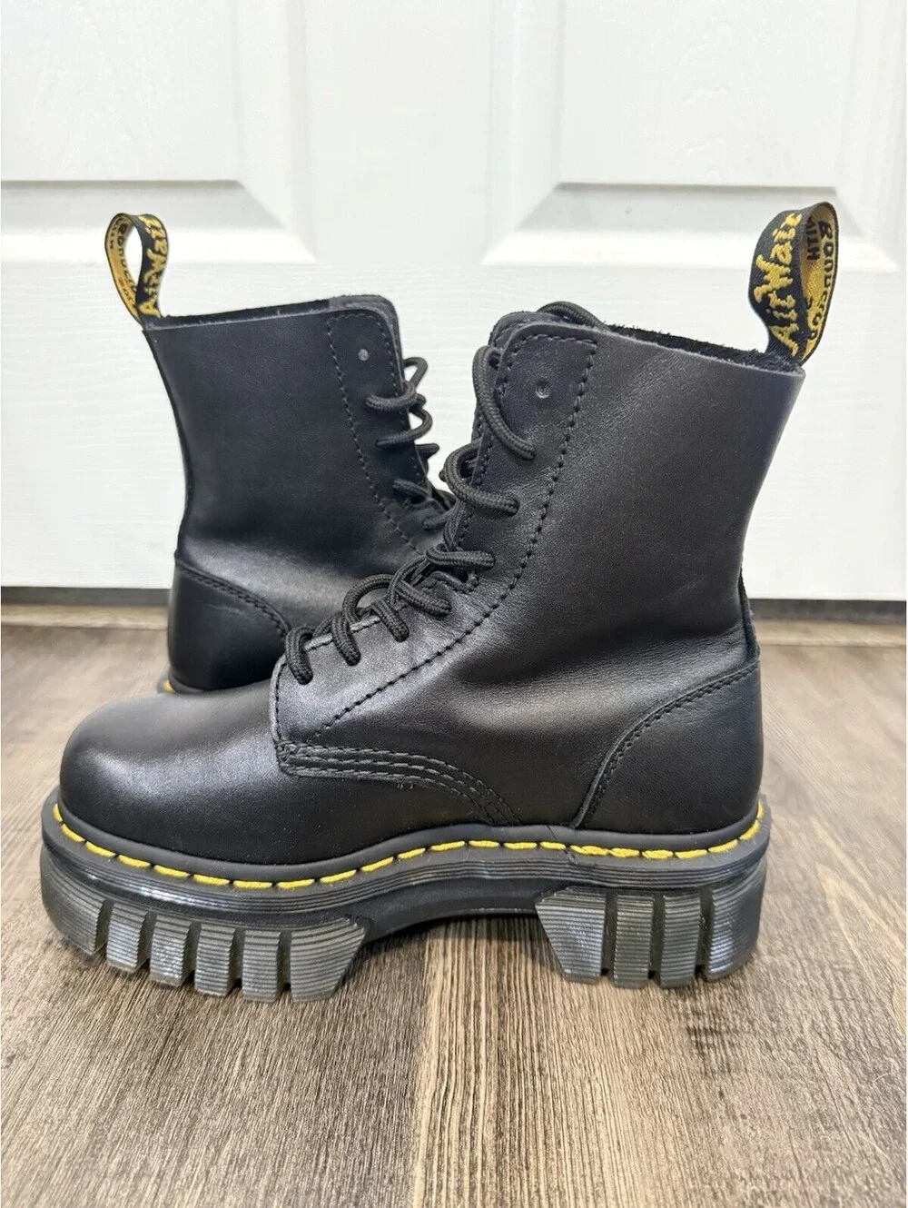 Dr Martens Audrick 8-eye Boot Size 5 L Black Leather Platform